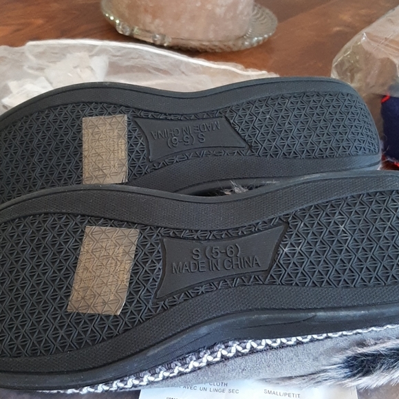 Avon Slippers - Picture 3 of 4